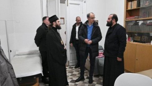 PONOSAN SAM NA SVE ŠTO RADITE I SPREMAN SAM DA POMOGNEM: Premijer Macut posetio humanitarnu organizaciju Versko dobrotvorno starateljstvo