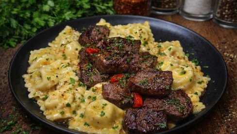 РАВИОЛИ СА БИФТЕКОМ И СИРОМ: Брзо и укусно јело
