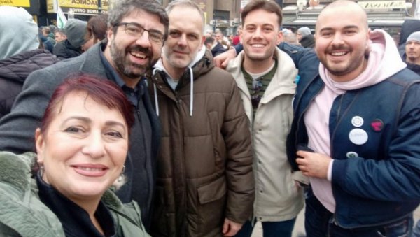 ЗЕЛЕНО-ЛЕВИ ФРОНТ НА ЧЕЛУ СА ЛАЗОВИЋЕМ ИШАО У НОВИ ПАЗАР СА ЈЕДНИМ ЦИЉЕМ: Погледајте ову фотографију и све ће вам бити јасно (ФОТО)