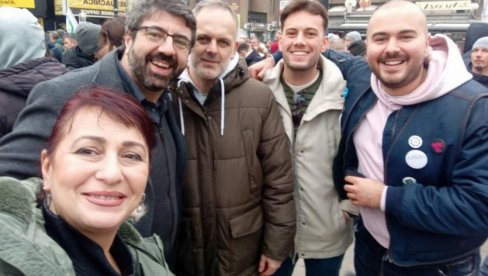 ЗЕЛЕНО-ЛЕВИ ФРОНТ НА ЧЕЛУ СА ЛАЗОВИЋЕМ ИШАО У НОВИ ПАЗАР СА ЈЕДНИМ ЦИЉЕМ: Погледајте ову фотографију и све ће вам бити јасно (ФОТО)