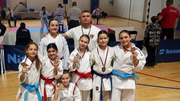 ПРВА МЕСТА КАРАТИСТИМА ИЗ ЋУПРИЈЕ: Сјајни резултати младих Ћупричана на „Трофеју Краљева“