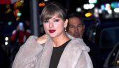 ТЕЈЛОР СВИФТ ТРУДНА? Једна реченица запалила мреже, а фанови кажу – сад је све јасно!