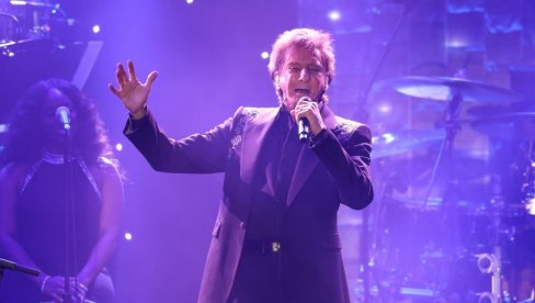 LEGENDARNI PEVAČ OTKRIO DA IMA RAK PLUĆA: Nema hemoterapije, nema zračenja... (FOTO)