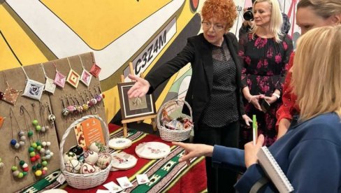 OTVORENA PRAZNIČNA IZLOŽBA „ZANATIMA DO TOLERANCIJE“: Most koji spaja umetnost, empatiju, identitet i solidarnost