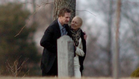 ВАНЕСА РЕДГРЕЈВ ЈЕ ДОШЛА НА САХРАНУ СВОЈЕ ЋЕРКЕ ОБУЧЕНА У БЕЛО: Разлог је потресан и прелеп у исто време