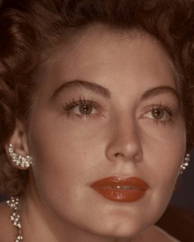 МУЖ ЧУВЕНЕ СРПСКЕ ГЛУМИЦЕ СЛОМИО СРЦЕ НАЈЛЕПШОЈ ГЛУМИЦИ ХОЛИВУДА: Бранка сазнала за аферу када је чула плач преко телефона!