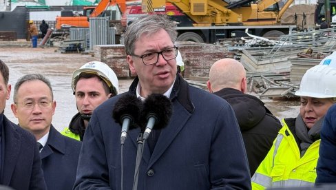 STRELJATI VUČIĆA BEZ POVEZA: Streljali bi čoveka u čije vreme rastu plate i penzije