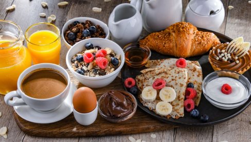 5 НАМИРНИЦА КОЈЕ НЕ ТРЕБА ЈЕСТИ НА ПРАЗАН СТОМАК: Могу да изазову нелагодност и осилације енергије