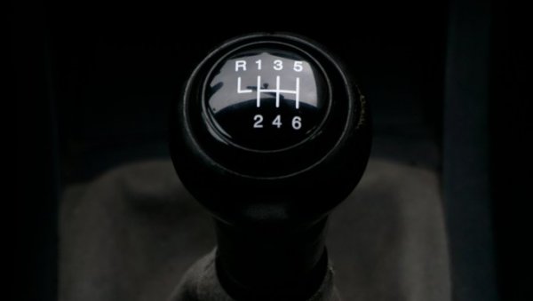 ВЕЧНА ДИЛЕМА ВОЗАЧА: Који мењач се лакше одржава?