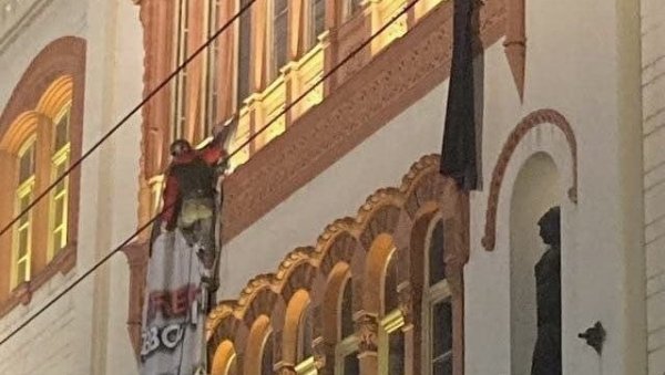 САВЕЗ ЈЕВРЕЈСКИХ ОПШТИНА ОСУДИО АНТИСЕМИТСКИ НАРАТИВ БЛОКАДЕРА:  Стварате атмосферу у Србији, каква је била у Сиднеју (ФОТО)