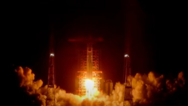 КИНА ЛАНСИРАЛА НОВЕ САТЕЛИТЕ: Long March-8A успешно послао терет у орбиту (ВИДЕО)