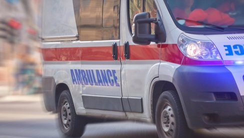 ЖЕНА И ДЕВОЈЧИЦА ПОВРЕЂЕНЕ У САОБРАЋАЈНИМ НЕСРЕЋАМА: Обе хитно пребачене у болницу
