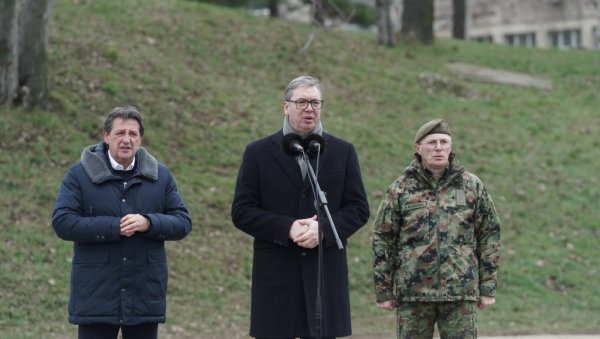 ЗА ТРИ ГОДИНЕ БИЋЕ ИЗГРАЂЕН ВЕЛЕЛЕПНИ ОБЈЕКАТ Вучић у касарни Бањица: Тензије су свуда, не можемо искључити могућност напада на Србију