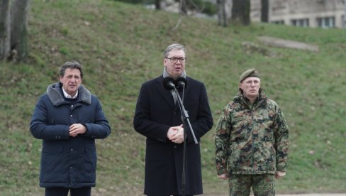 ЗА ТРИ ГОДИНЕ БИЋЕ ИЗГРАЂЕН ВЕЛЕЛЕПНИ ОБЈЕКАТ Вучић у касарни Бањица: Тензије су свуда, не можемо искључити могућност напада на Србију