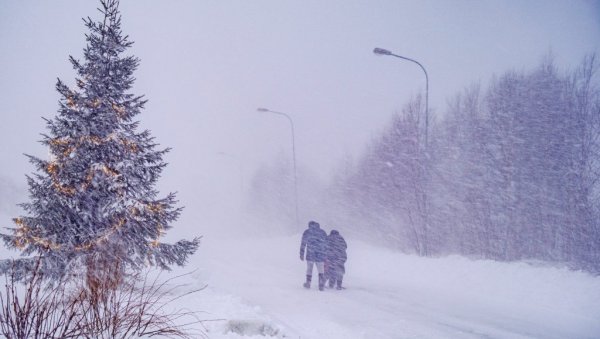 ОЛУЈА ЈОХАНЕС ПОГОДИЛА ШВЕДСКУ: Кровови кућа су одувани, мостови затворени, а путницима се саветује да не крећу на пут
