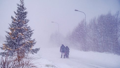ОЛУЈА ЈОХАНЕС ПУСТОШИ ШВЕДСКУ: Кровови кућа су одувани, мостови затворени, а путницима се саветује да не крећу на пут