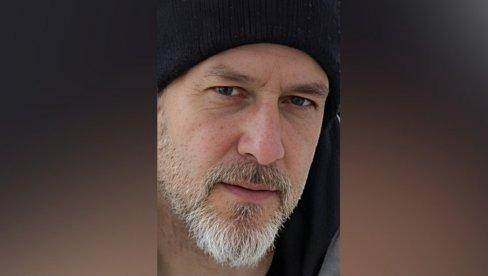 OVO JE NAPADAČ SA NOVOG BEOGRADA KOJI JE IZBO ŽENU PRED DETETOM: Policija intenzivno traga za njim, ako ga vidite odmah zovite 192 (FOTO)