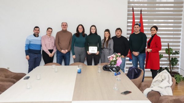 ПРИЈЕМ ЗА СВЕТСКУ БОКСЕРСКУ ШАМПИОНКУ: Рапајићева почасни гост општине Житиште