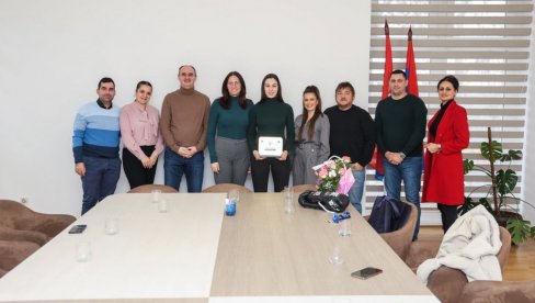 ПРИЈЕМ ЗА СВЕТСКУ БОКСЕРСКУ ШАМПИОНКУ: Рапајићева почасни гост општине Житиште