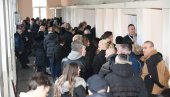 IZBORI NA KOSOVU I METOHIJI: Glasali predstavnici Srpske liste - Stotinak građana Gornjeg Kusca, opština Novo Brdo, glasalo u prvim minutima