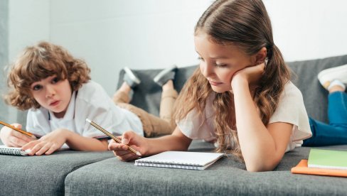 DA LI STARIJE DETE TREBA DA ČUVA MLAĐE? Šta kažu pedagozi o večitoj dilemi roditelja