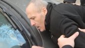 ПРВА СЛИКА УХАПШЕНОГ НАПАДАЧА СА НОВОГ БЕОГРАДА: Полицајци га ухватили у Раковици, терети се за Тешко убиство у покушају
