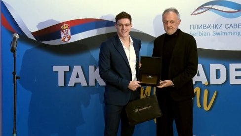 ПЛИВАЧКИ САВЕЗ СРБИЈЕ НАГРАДИО НАЈБОЉЕ! Сјајна година за српско пливање, а дирљиво је и испраћена (ФОТО)