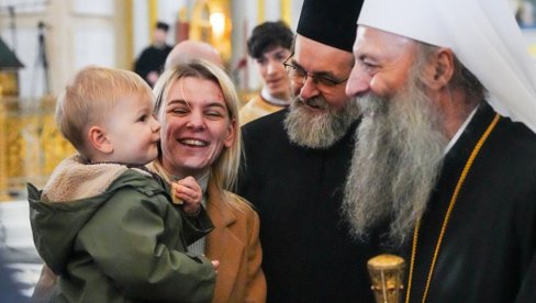 MAJKA JE BIĆE NAJBLIŽE  BOGU Patrijarh čestitao Materice svim majkama i ženama uz reči Vladike Nikolaja