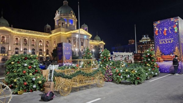 БОЖИЋНО СЕЛО ЗАСИЈАЛО ИСПРЕД ДОМА НАРОДНЕ СКУПШТИНЕ: Скоро све је спремно за отварање у духу празника