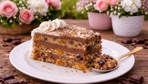 ARABIJA TORTA: Bogata praznična torta sa suvim voćem i orasima!
