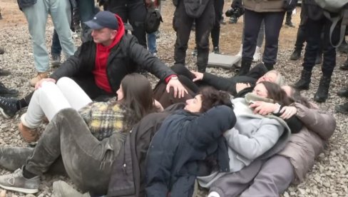 ПОЛИЦИЈА УПОТРИЈЕБИЛА СИЛУ У БОТУНУ: Нападнут Милан Кнежевић - ухапшен и председник општине Михаило Асановић