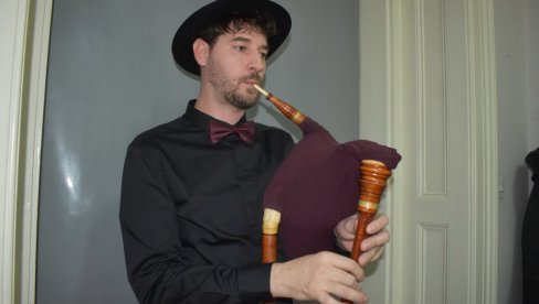 И ЦУРА, И СНАША ЖЕЛЕ ЗА ГАЈДАША: Милорад ДОбросављев (42) из Мокрина, самоуки чувар традиције свирања старог банатског инструмента