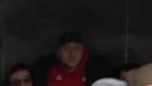 KNEŽEVIĆ ODBIO DA IZAĐE IZ  VOZILA DOK NE OSLOBODE PRIVEDENE:  Represija u Botunu je posledica visokokoruptivnog ugovora