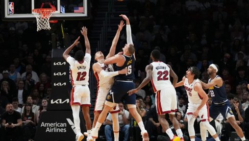 NIKOLA JOKIĆ SE POVREDIO, A U DENVERU - HAOS! Američki novinari besni na upravu Nagetsa!