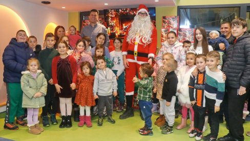 ГРАД ШАБАЦ ИЗДВОЈИО  14 МИЛИОНА ДИНАРА ЗА НОВОГОДИШЊЕ Пакетиће Даровали у граду и селима