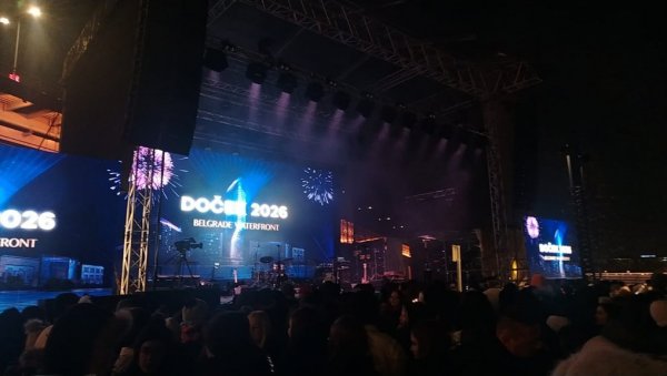 САМО ВЕСЕЛО: Почео дочек Нове године у Београду на води (ВИДЕО)