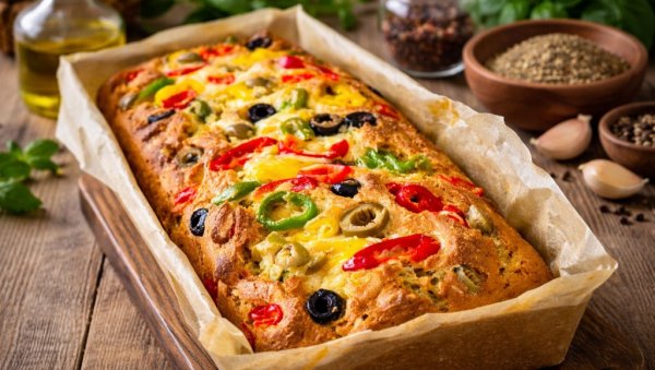 СЛАНИ ПЕЧЕНИ ЗАЛОГАЈ СА МАСЛИНАМА И ПАПРИКОМ: Слани печени залогај који нестаје за трен