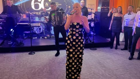 VELIČANSTVENI DOČEK U VRNJAČKOJ BANJI: Ilda Šaulić pesmom i muzikom ušla u Novu 2026. godinu (FOTO)
