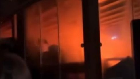 (УЗНЕМИРУЈУЋЕ) ЉУДИ У ПАНИЦИ БЕЖЕ ИЗ БУКТИЊЕ, ОДЈЕКУЈУ КРИЦИ: Нови снимак трагедије у Швајцарској