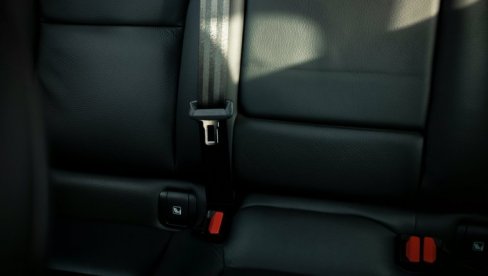 VEĆINA VOZAČA ZA OVO NE ZNA: Otkriveno čemu zapravo služi dugme na sigurnosnom pojasu