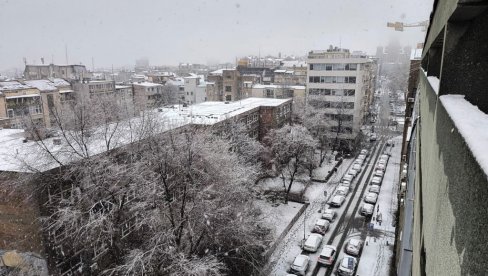 MUP POSLAO HITNO SMS UPOZORENJE GRAĐANIMA: Sudar kiše, snega i leda, vreme je opasno - Ostanite kod kuće (FOTO)
