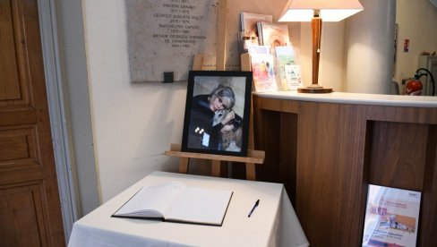 SEN TROPE PUN UOČI SAHRANE BRIŽIT BARDO:  U hotelima više nema mesta