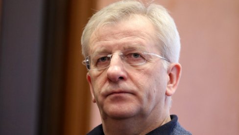 СИН БРАНИМИРА БРСТИНЕ КРЕНУО ОЧЕВИМ СТОПАМА: Већ је успешан глумац и миљеник жена (ФОТО)