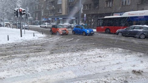PROBLEMI U PREVOZU: Oglasili se GSP i JKP Beograd put