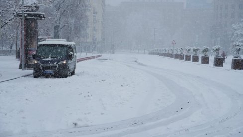 ISPRED SKUPŠTINE NEMA ŠATORA, ALI NI NOVOGODIŠNJEG BAZARA: Evo kad će početi da se odvija saobraćaj na Trgu Nikole Pašića (FOTO/VIDEO)