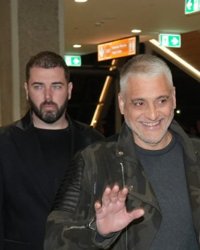 АЦА КОС УПОЗНАО ЧЕДУ СА РОДИТЕЉИМА: Ево како су га прихватили (ФОТО)