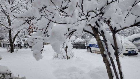 SNEG PARALISAO ZAPAD SRBIJE I SEMBERIJU: 30 centimetara u Loznici i Šapcu, mehanizacija ne staje (FOTO)
