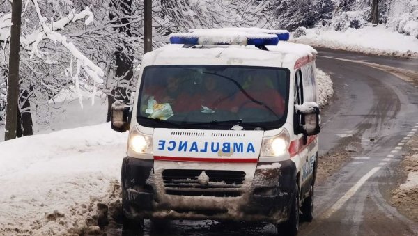 У ЈАКО ЈЕ ТЕШКОМ СТАЊУ, МОЖДА ЈЕ И МРТАВ Најновији детаљи стања младића (16) који је пуцао у бабу, деду и себе