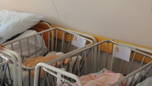 POKLONI ZA VUKA, VETONA I MIONU: Kraljevčani darovali prve tri bebe rođene u 2026. godini