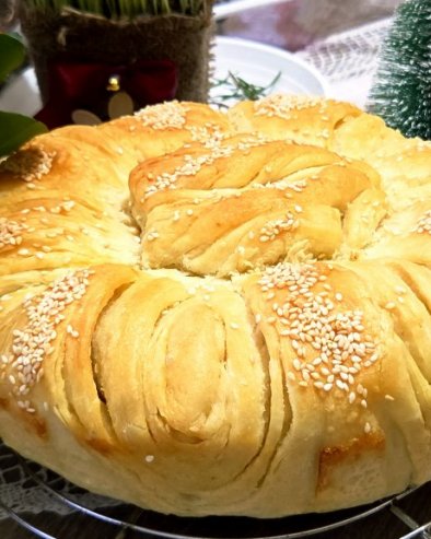 БОЖИЋНА ПОГАЧА ЗА ПОЧЕТНИКЕ: Једноставан и брз рецепт (ВИДЕО)